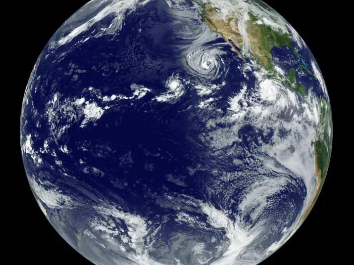 Blick auf die Erde aus dem All