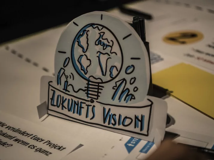 Auf einem Aufsteller steht "Zukunfts Vision"