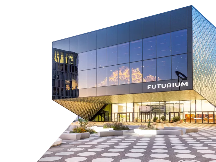Außenansicht des Futuriums in der Abenddämmerung